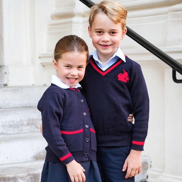 Foto-Foto Lucu Charlotte & George di Hari Pertama Sekolah