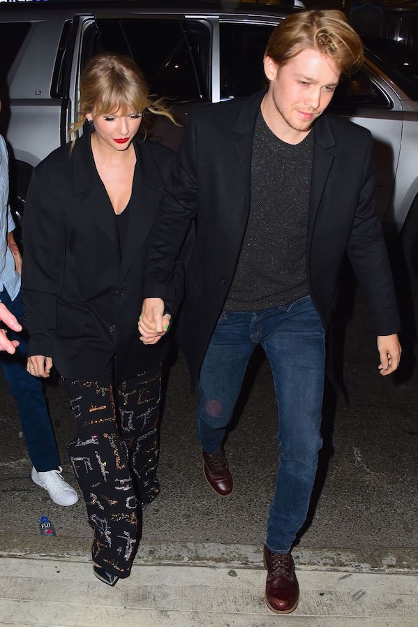 Taylor Swift dan Joe Alwyn Tampil Mesra di SNL After-Party