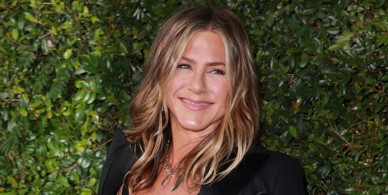 Jennifer Aniston Unggah Pose Before & After di Pemotretan