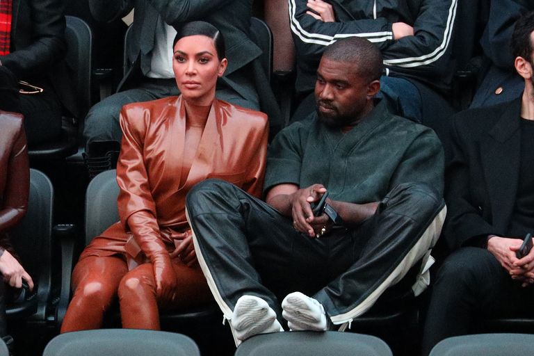 Kim Kardashian Khawatir & Super Stres dengan Perilaku kanye