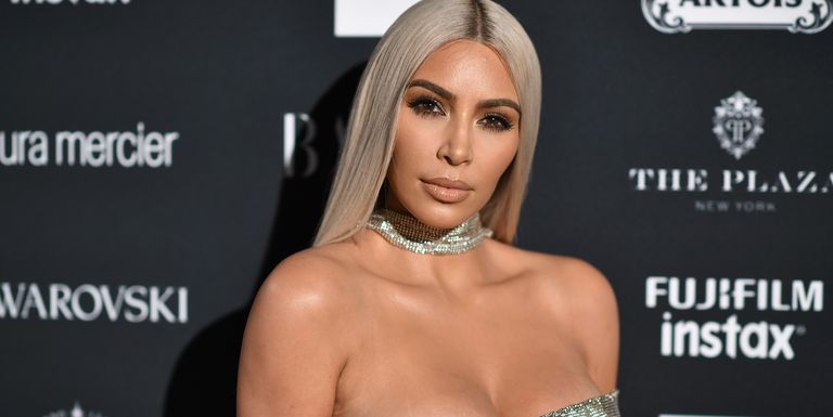 Kim Kardashian Pamerkan SKIMS Body Tape Terbaru