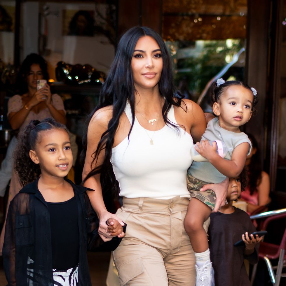 Kim Kardashian Cerita Bahwa Putrinya Baru Menerima Jahitan