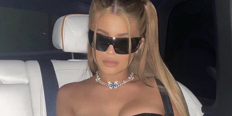 Lihat Tampilan Seksi Kylie Jenner Selama Karantina