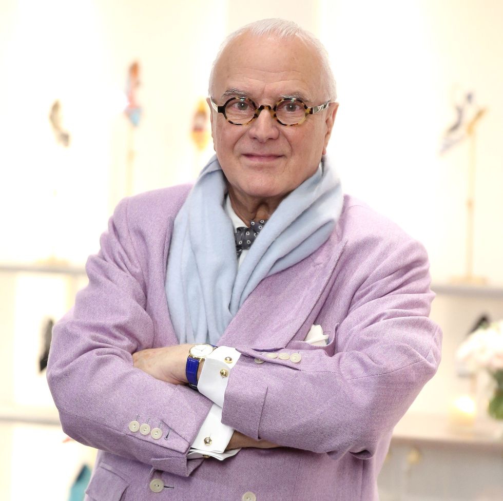 Manolo Blahnik Luncurkan Program Kegiatan Kreatif dari Rumah