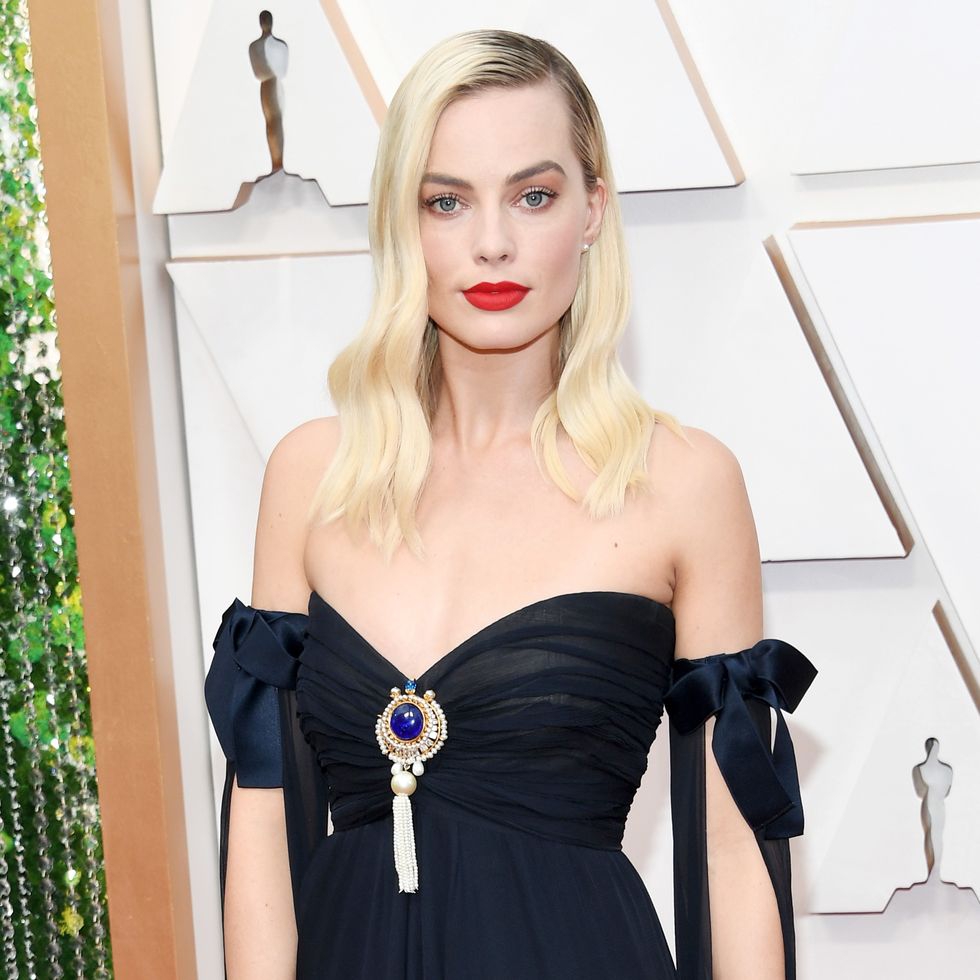 Margot Robbie Ingin Undang Harry & Meghan Markle ke Rumahnya