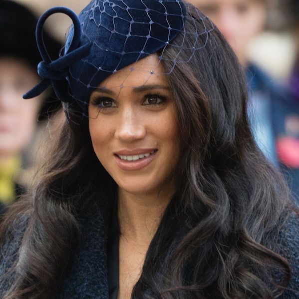 Meghan Markle Kotori Baju Seorang Penggemar dengan Makeup