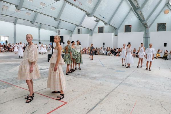 Gabriela Hearst Bergabung di Paris Fashion Week