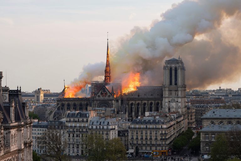 Reaksi Dunia Fashion Terhadap Kebakaran Notre-Dame