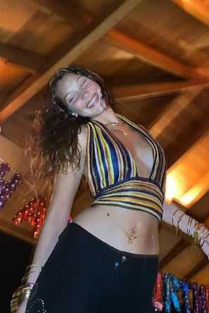 Bella Hadid Bagikan Momen Seru di Balik Pesta Ulang Tahunnya yang Ke-24