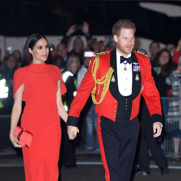 Meghan Markle & Pangeran Harry Tampak Kenakan Busana Serasi