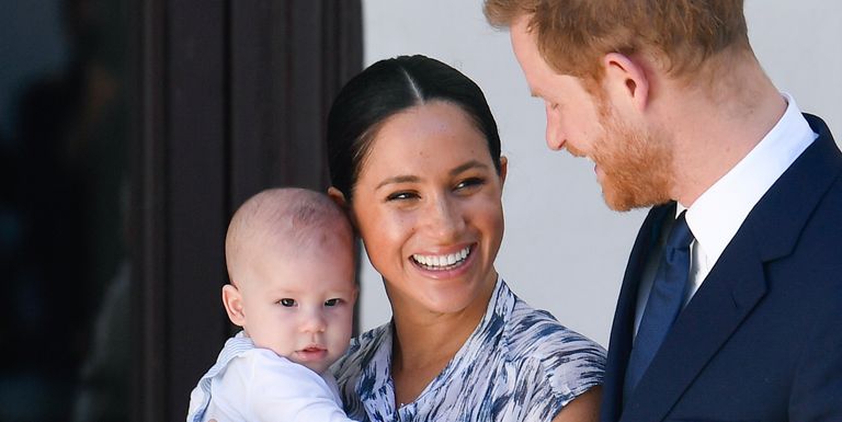 Pangeran Harry Membagikan Foto Archie Mengenakan Baju Rugby