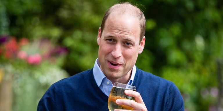 Pangeran William Coba Protokol Baru Sebuah Pub di Inggris