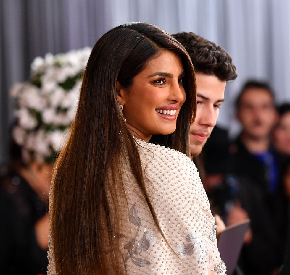Priyanka Chopra Pamerkan Gaya Poni Baru