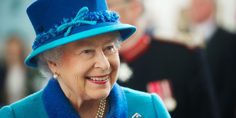Ratu Elizabeth Ternyata Sering Merias Wajahnya Sendiri!