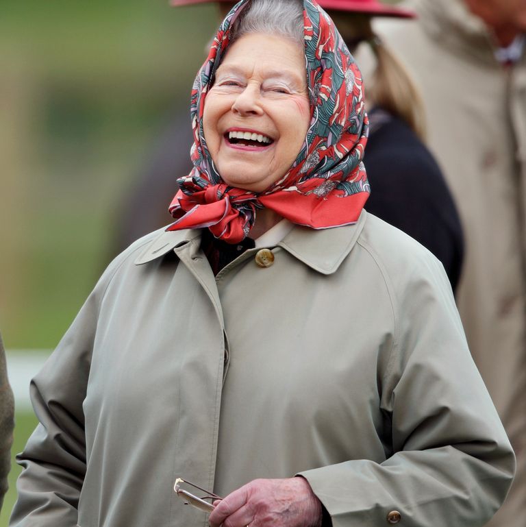 Ratu Elizabeth Mengisengi Para Turis yang Tak Mengenalinya