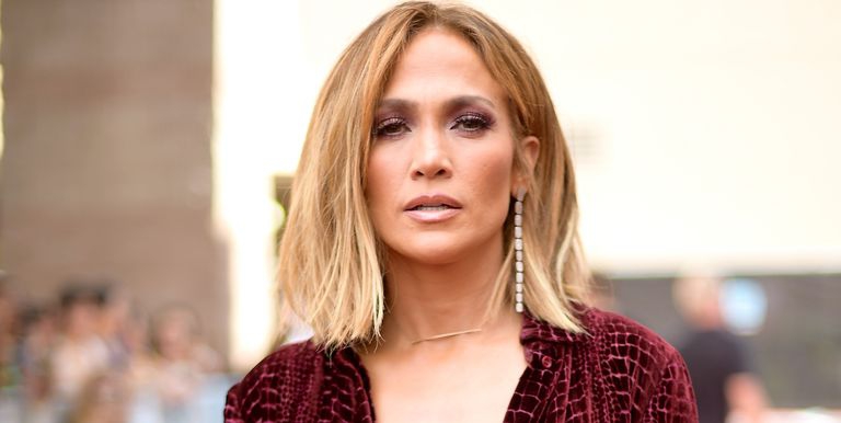 Jennifer Lopez Pamerkan Perut Seksinya di Media Sosial