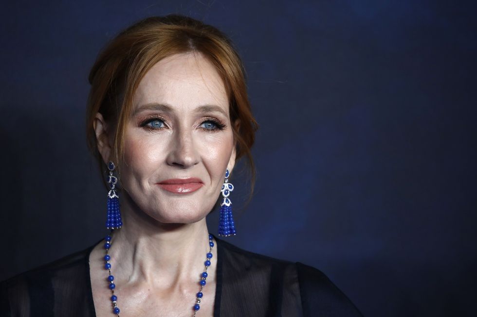 J.K. Rowling Menanggapi Kritik atas Pernyataannya di Twitter