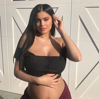 Kylie Jenner Berbagi Foto Saat Ia Hamil di Media Sosial
