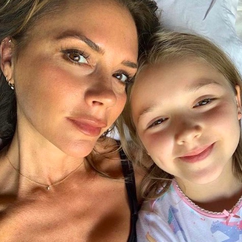 Victoria Beckham & Putrinya Luangkan Waktu untuk Paramedis
