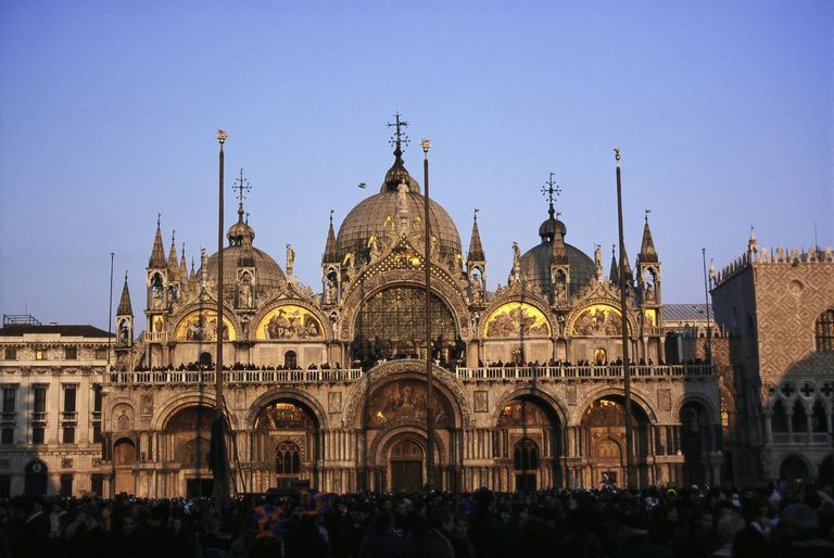 Bottega Veneta Memulihkan St. Mark's Basilica Setelah Banjir