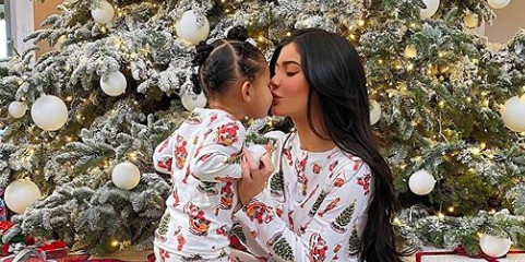 Kylie Jenner Beri Cincin Berlian untuk Stormi di Hari Natal