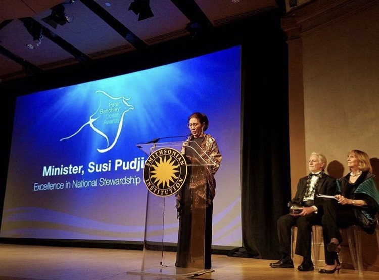 Susi Pudjiastuti Raih Penghargaan Maritim Tertinggi