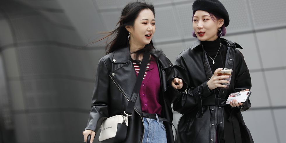 8 Tips Padu Padan Mengenakan Jaket Kulit