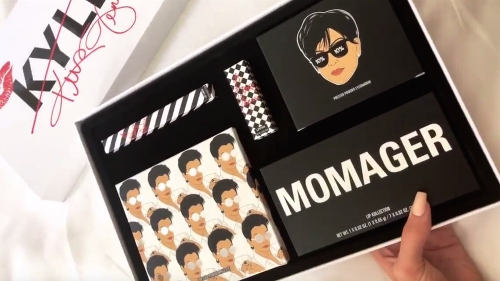 Kris Jenner Merilis Produk Kylie Cosmetics Rancangannya