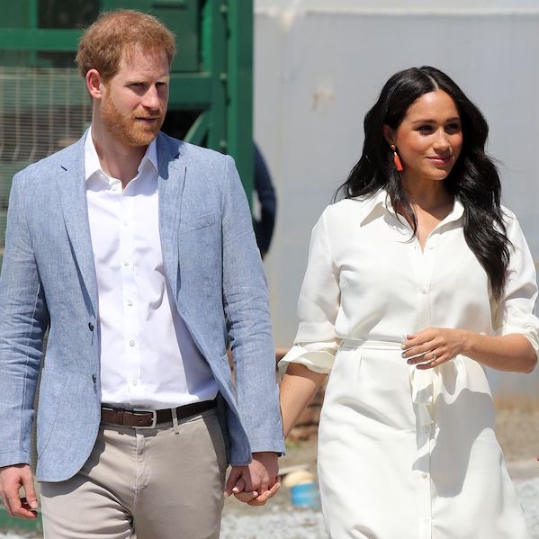 Meghan Markle Tampil Cantik dalam Balutan Shirtdress Putih