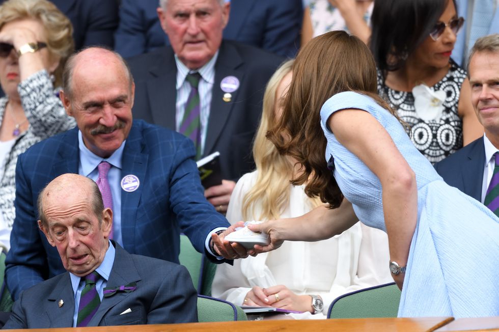 Lucunya Kate Middleton Dapat Sepatu untuk Prince Louis