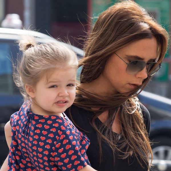 Victoria Beckham Bagikan Foto Langka Harper Saat Paskah