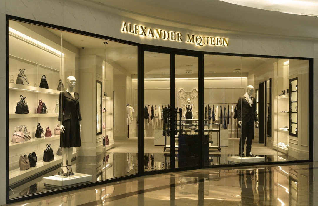 Butik Perdana Alexander McQueen di Indonesia