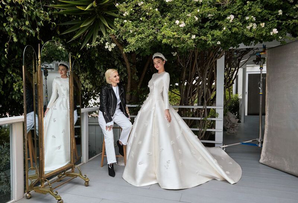 Serba Serbi di Balik Baju Pengantin Miranda Kerr