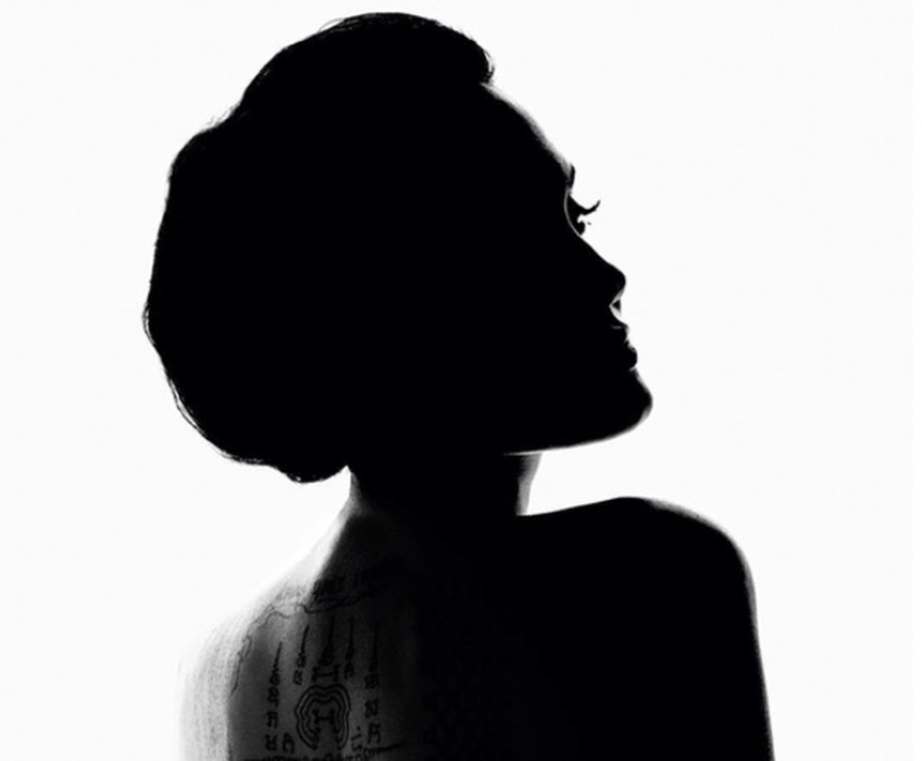 Angelina Jolie Menjadi Icon Parfum Guerlain