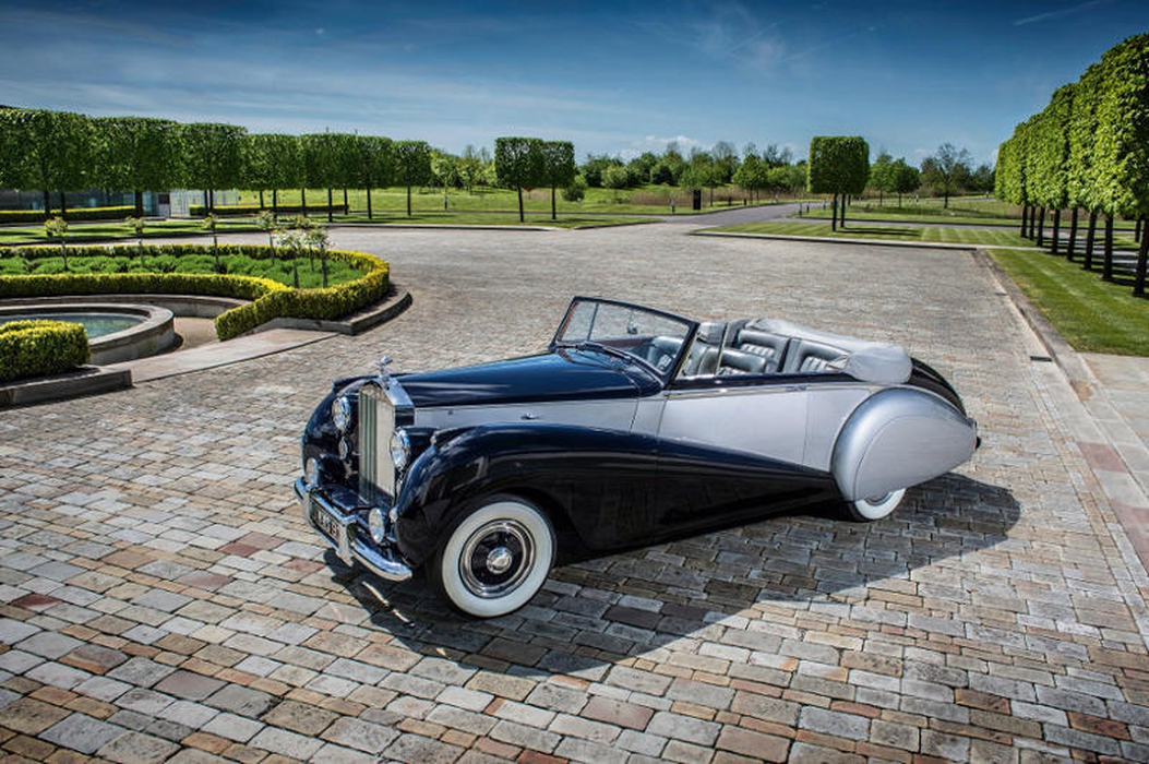 Perkenalan Rolls-Royce Dawn