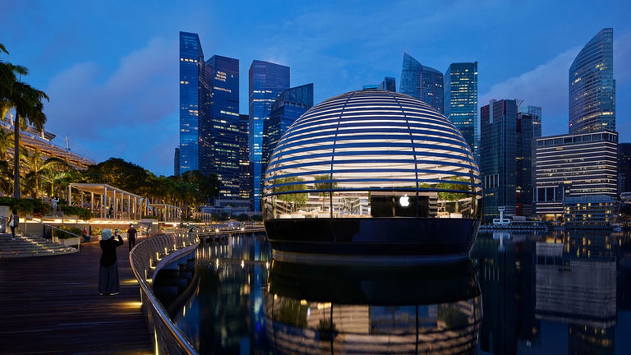 Butik Terbaru Apple di Singapura yang Mengambang di Atas Air
