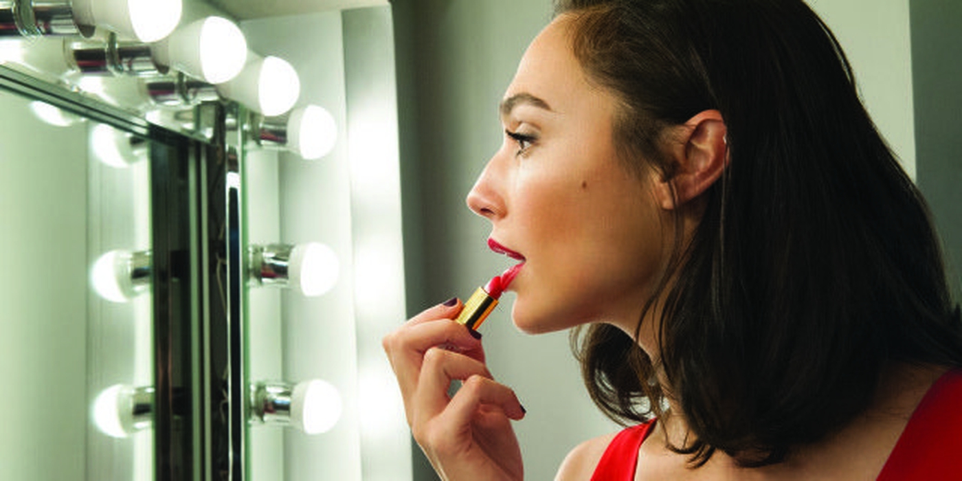 Gal Gadot Sebagai Wajah Baru Revlon
