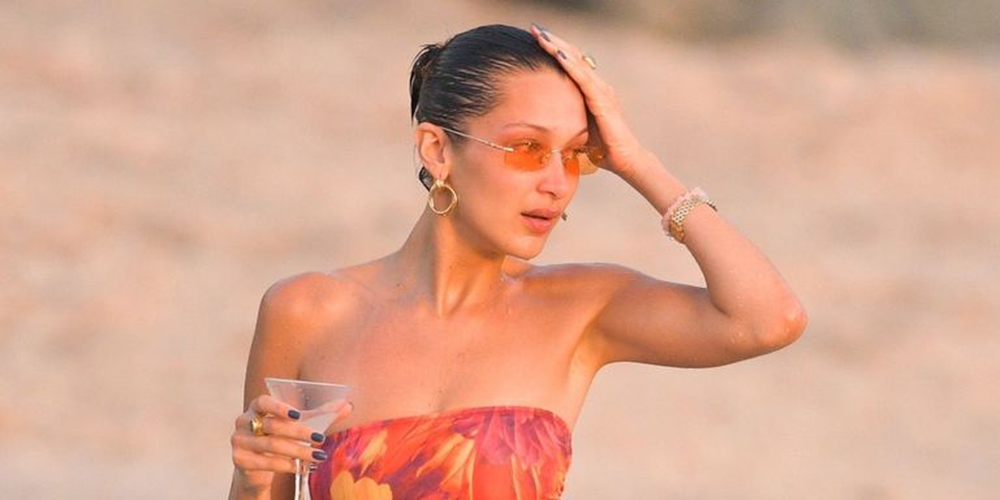 Bella Hadid Pergi ke Pantai dengan Baju Renang Seksi