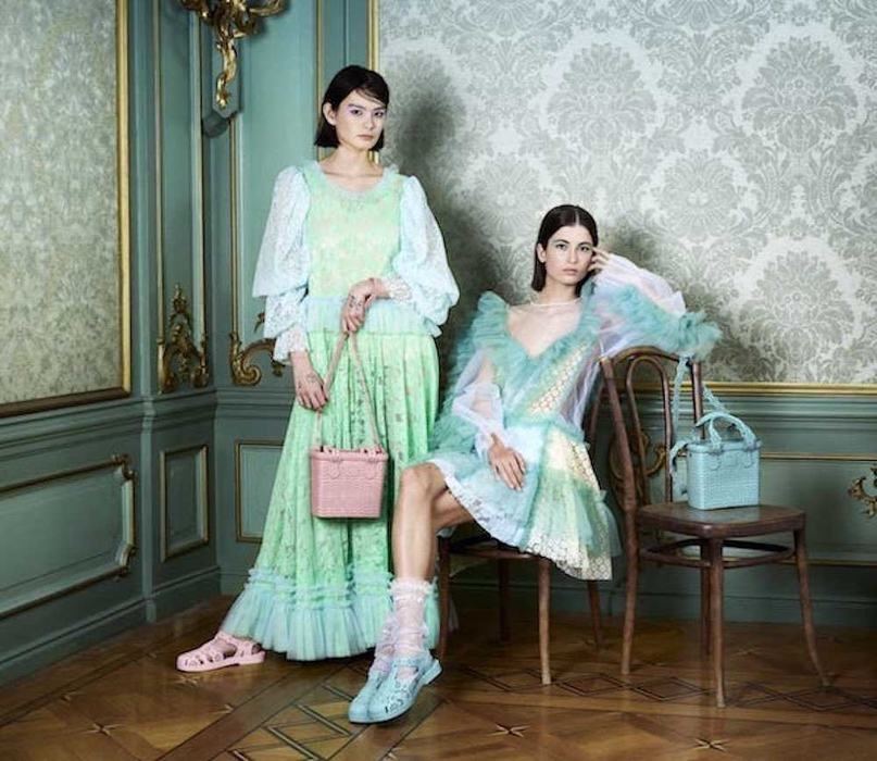Koleksi Aksesori Romantis dan Feminin Persembahan Melissa / Viktor & Rolf