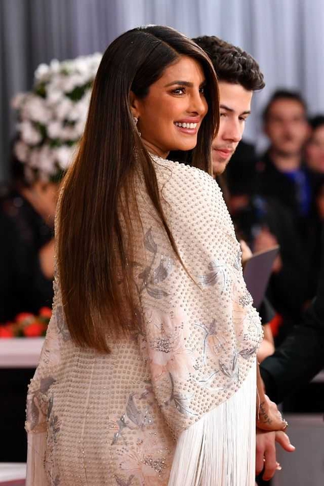 Priyanka Chopra Bagikan Pengalamannya Karantina bersama sang suami, Nick Jonas