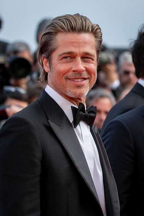 Inilah Foto Terbaru Brad Pitt! Tampak Seksi Menjadi Sukarelawan di LA