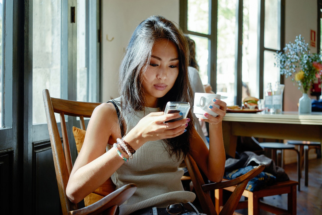 10 Hal Tersembunyi yang Bisa Menghabiskan Daya Baterai Smartphone