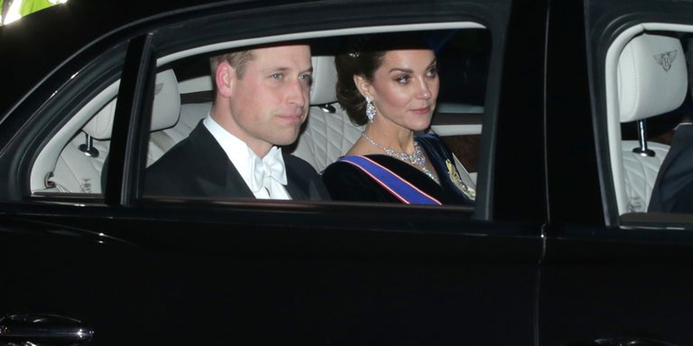 Kate Middleton Mengenakan Sejumlah Lencana Kerajaannya