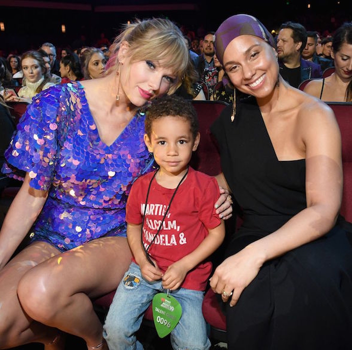Putra Alicia Keys Menjadi Penggemar Baru Taylor Swift