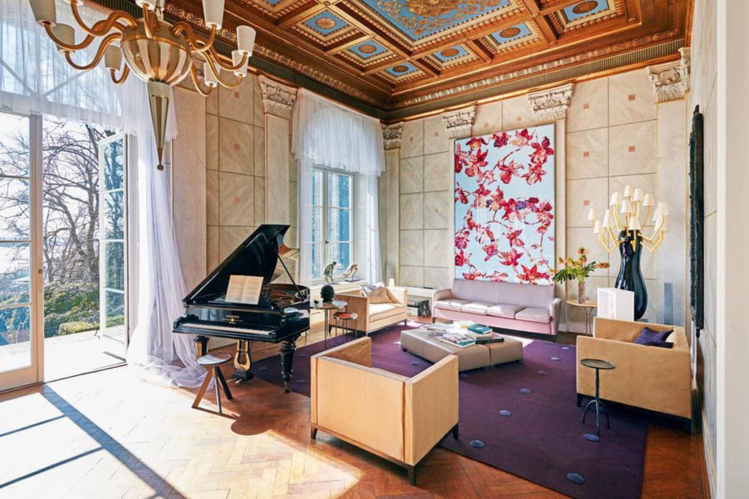 Karl Lagerfeld Menjual Vila Miliknya