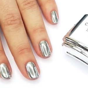 Cat Kuku Chrome Berbasis Metalik Lansiran Ciaté