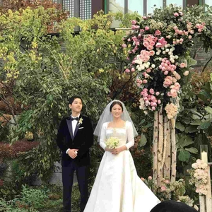 Song Hye Kyo dan Song Joong Ki Resmi Menikah
