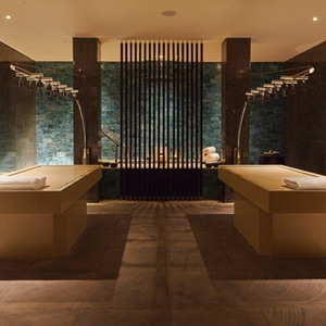 Terapi Vichy Shower di Alila Seminyak