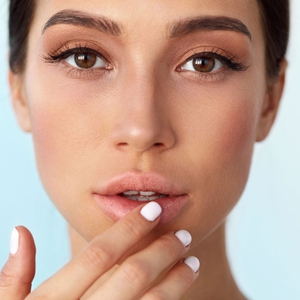 7 Cara Membuat Bibir Berwarna Merah Secara Alami