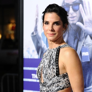 6 Cara Rahasia Kulit Sandra Bullock Tetap Awet Muda